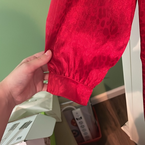 Michael Kors Red Metallic Wrap Subtle Leopard Print - Picture 5 of 6